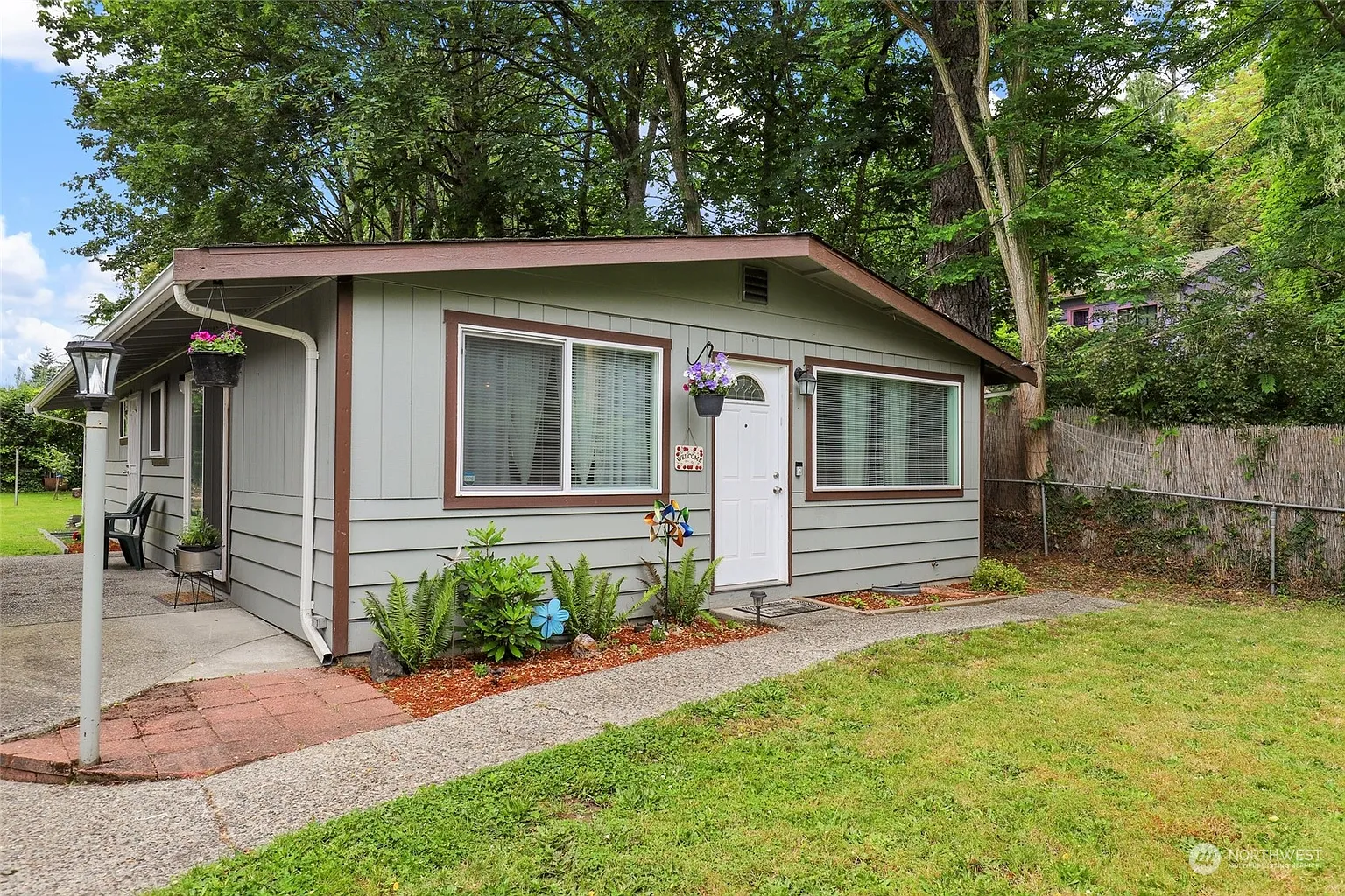 9516 E E Street photo 1
