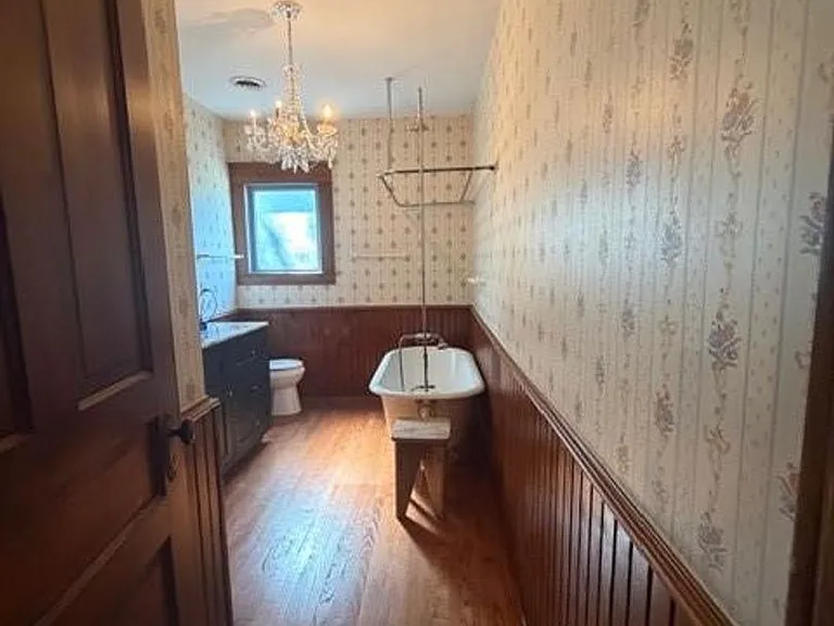 415 W Franklin St — Photo 18