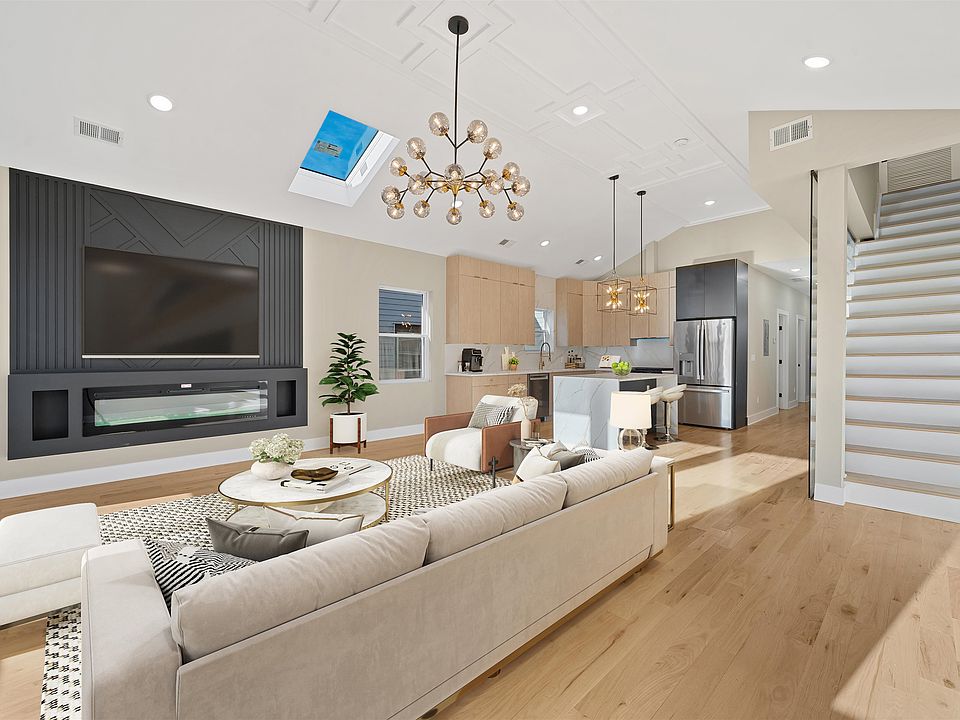 1st image of 32 Zabriskie St #2