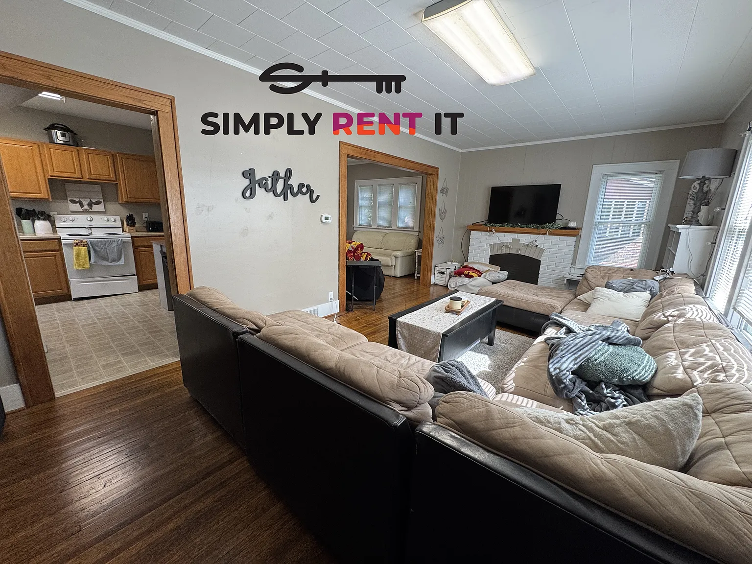 Large 3 Bedroom | On Campus | Free parking | Signing Bonus! — Photo 3