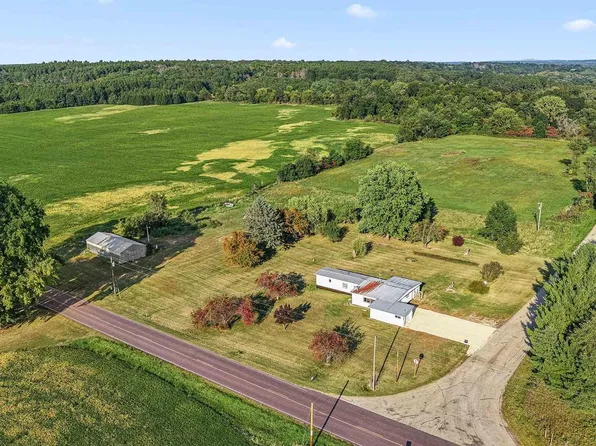W7694 Freedom Road, Oxford, WI 53952