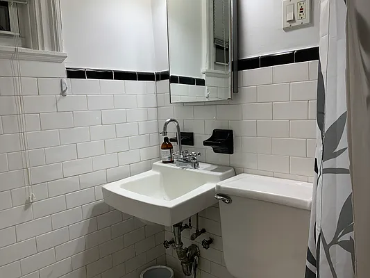 Rented by NY Casa Group | media 11