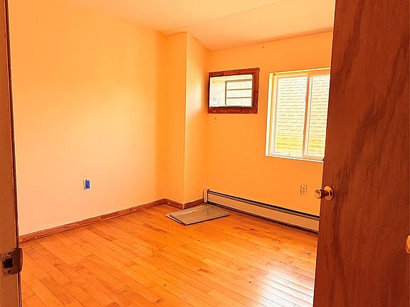 5th image of 10524 170th St #3