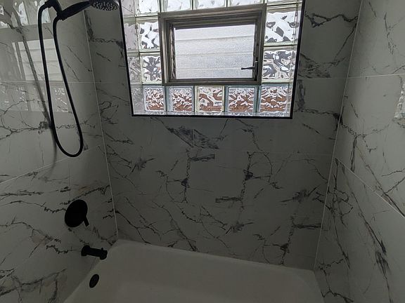 3rd image of 6212 W Montrose Ave #2R