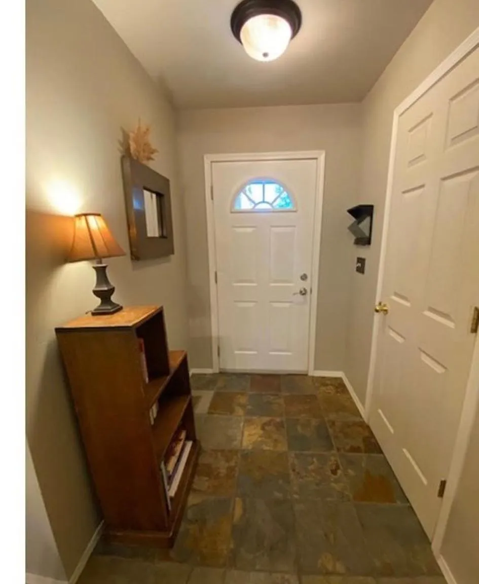 2813 W Villard St — Photo 2