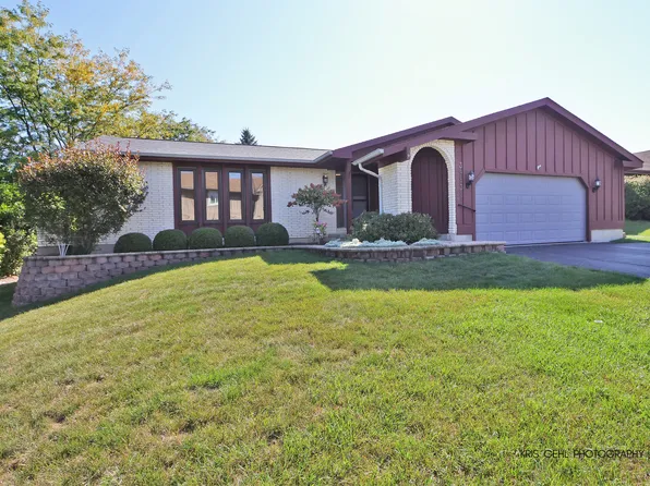 39832 N Crabapple Dr, Antioch, IL 60002