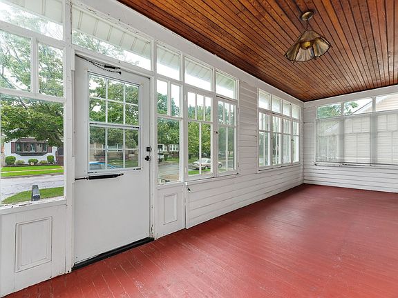 3rd image of 5831 N Oconto Ave