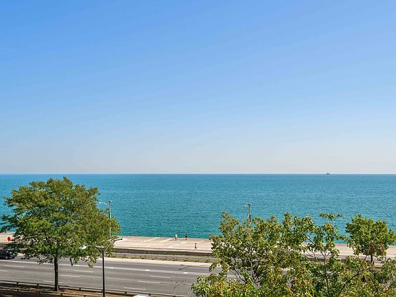 5th image of 1212 N Lake Shore Dr APT 5AN