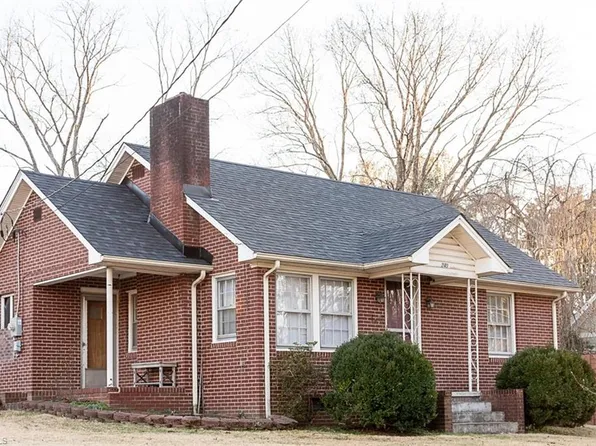 240 London Ln, Mount Airy, NC 27030