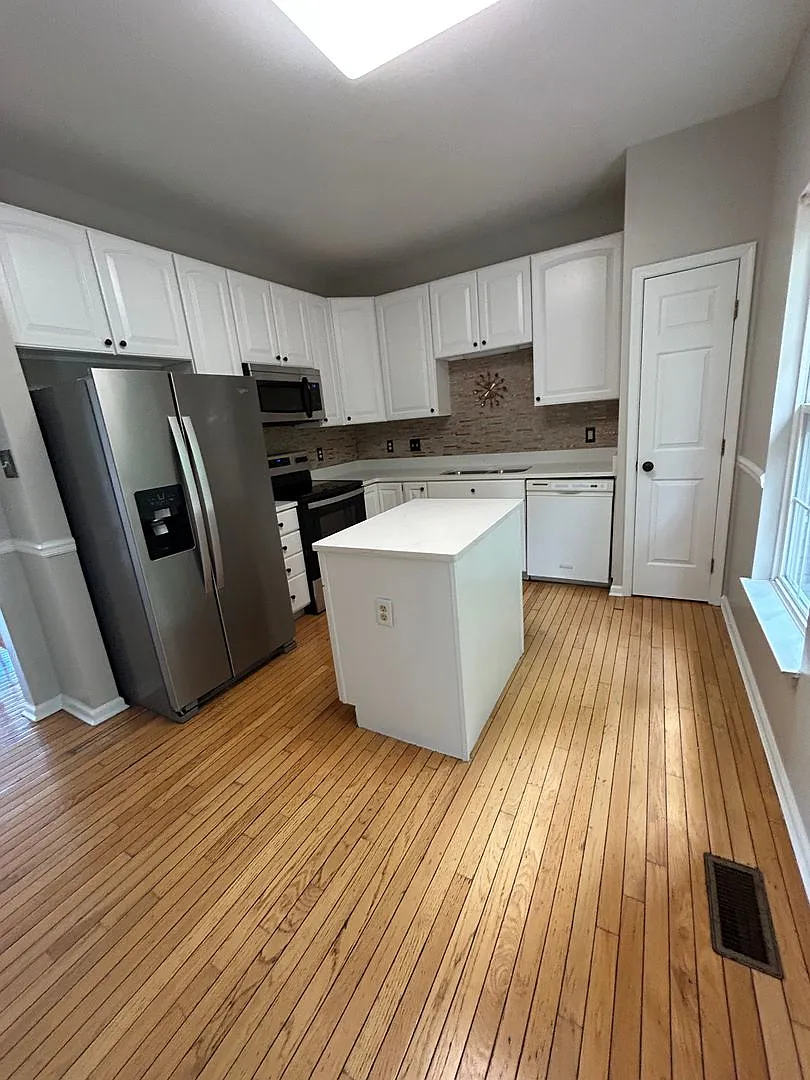 3 Bedroom Single Family Townhome — Photo 3