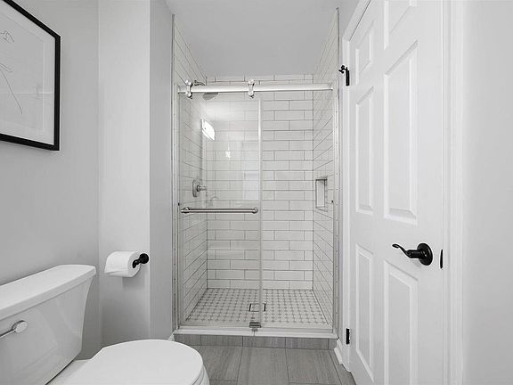 4th image of 10194 Woodbury Dr