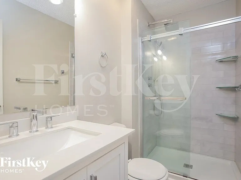 8033 N Everton Ave — Photo 12