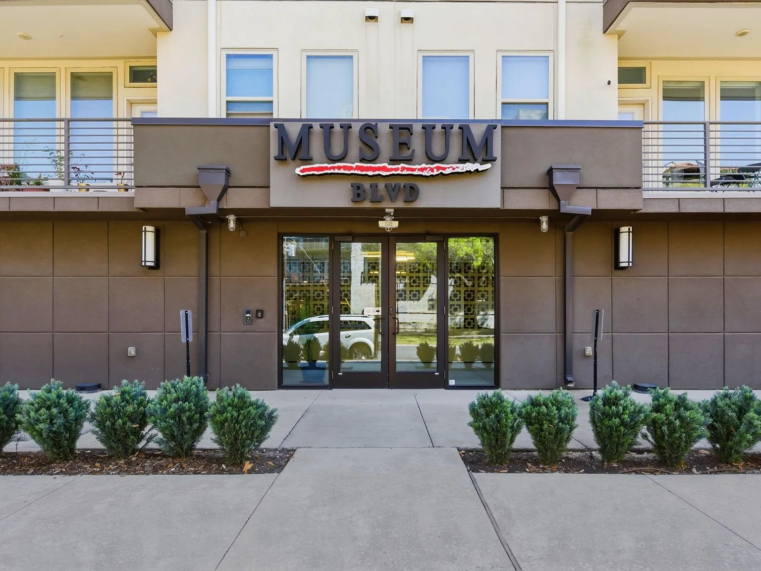 1 bed, 1.0 bath, 748 sqft, $1,650 — Photo 1