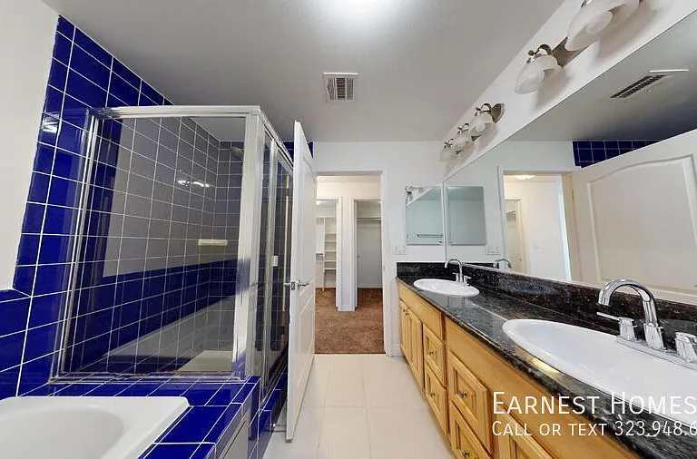 11622 Oxnard St — Photo 20