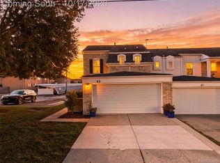 43 Canterbury Trail Dr, Rochester, MI 48309