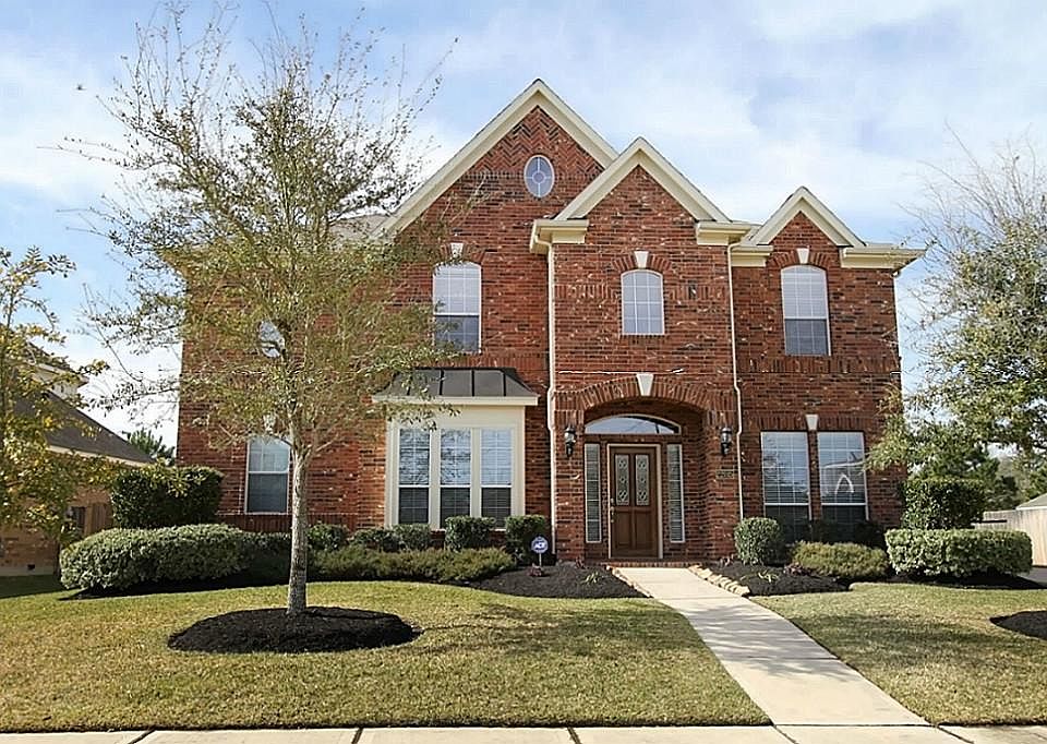 This lovely inviting home sits in the heart of Fairfield, and the acclaimed Cy-Fair ISD!