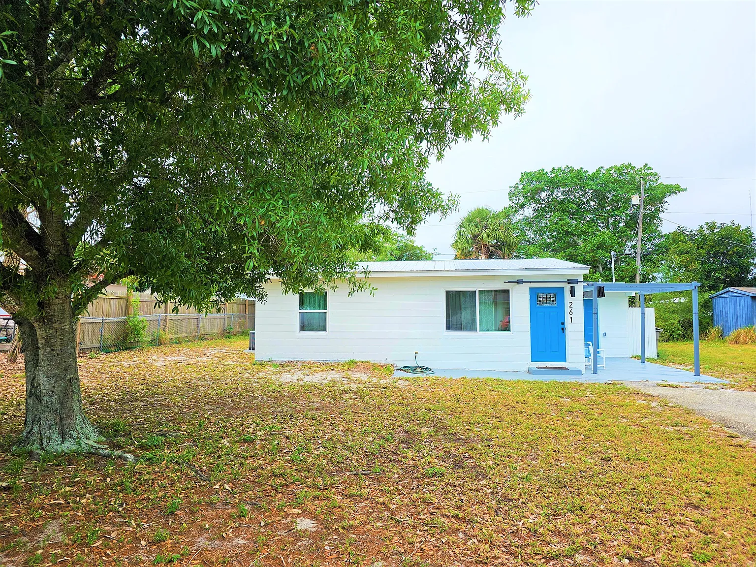 3 bed, 2.0 bath, 924 sqft, $2,000 — Photo 1