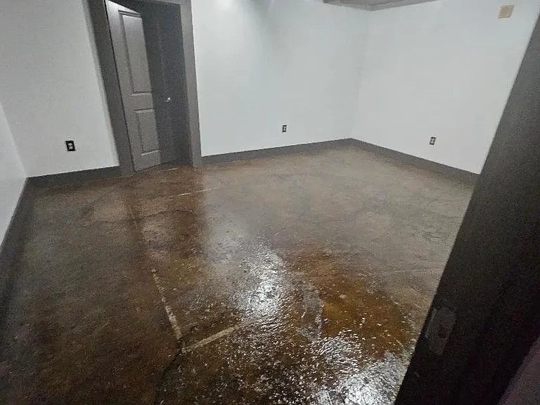 329 E Colorado Blvd #203 — Photo 9