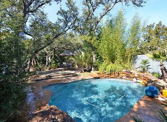 3rd image of 601 Oak Forest Dr
