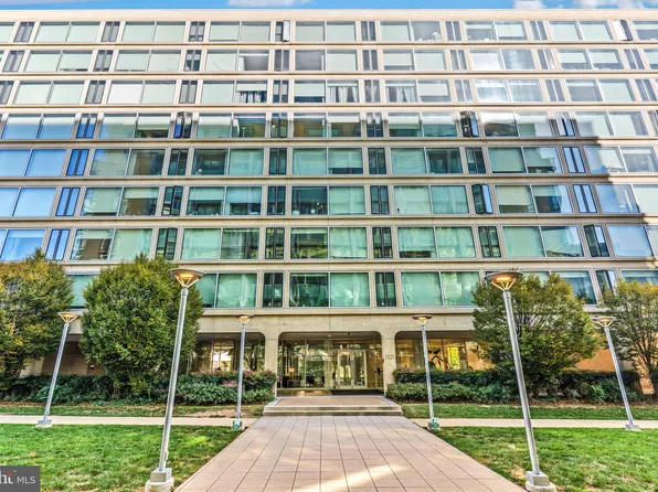 1101 3rd St SW APT 102, Washington, DC 20024