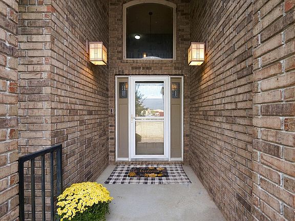 3rd image of 6915 W Garden Ridge Ct