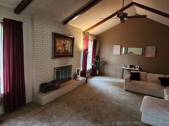 4th image of 2164 N Waco Ave