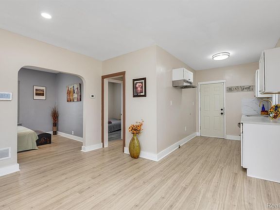 5th image of 12617 Filbert St