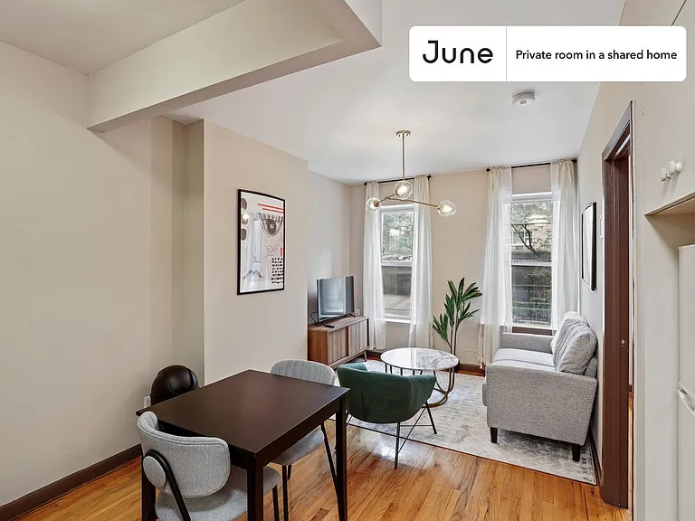1521 York Ave #C — Photo 2