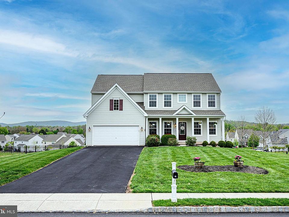 1st image of 29 Sovereign Dr