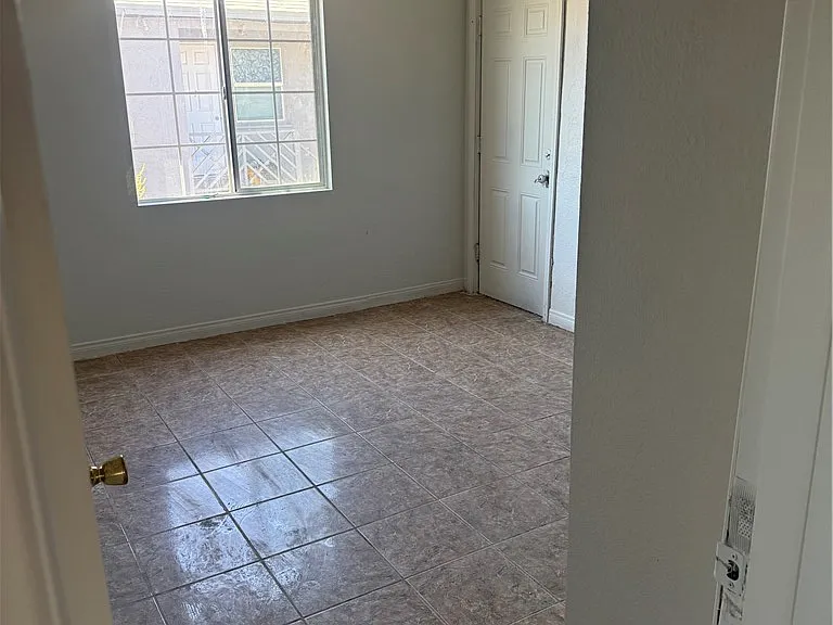 530 E Oakey Blvd #C — Photo 2