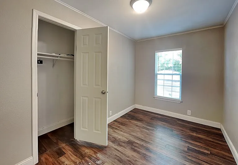 1416 Record Crossing Rd — Photo 2