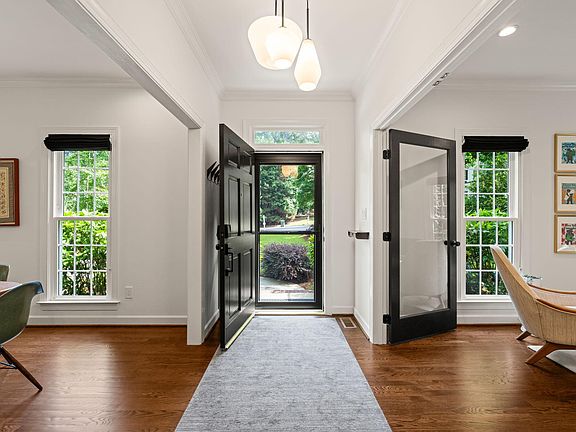 3rd image of 102 Ormsby Ct