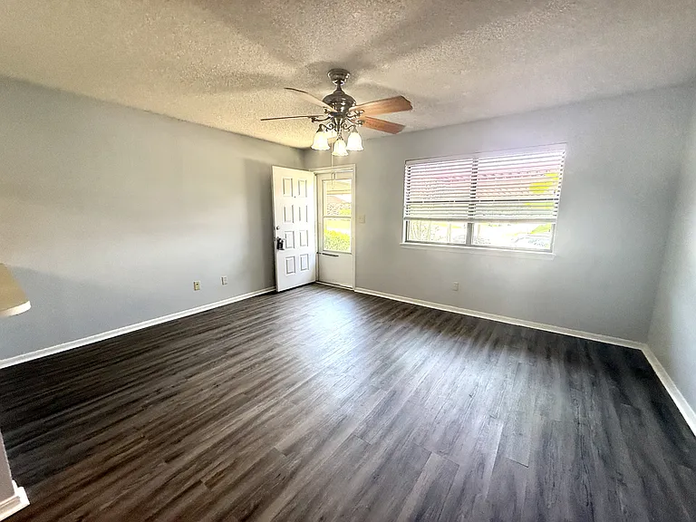 2206 Shenandoah Dr — Photo 10