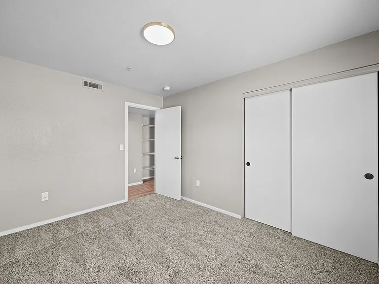 Gateway Crossing Apartments — Photo 43