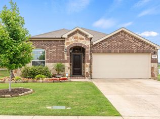 8400 Sioux Trl, Aubrey, TX 76227