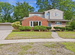 34500 Grandon St, Livonia, MI 48150