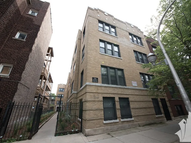 837 W Cornelia Ave #837.5-1N — Photo 1