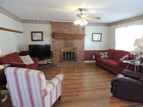 4th image of 814 Pheasant Ln