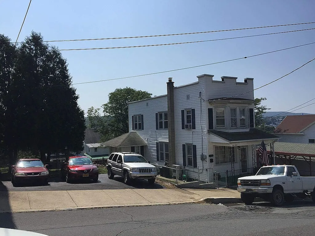 912 E Dewart St photo 1