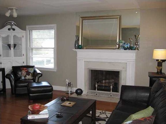 3rd image of 2519 Gardiner Ln