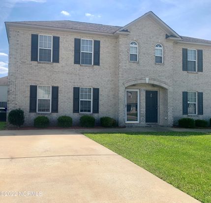 220 South Pointe Drive, Winterville, NC 28590