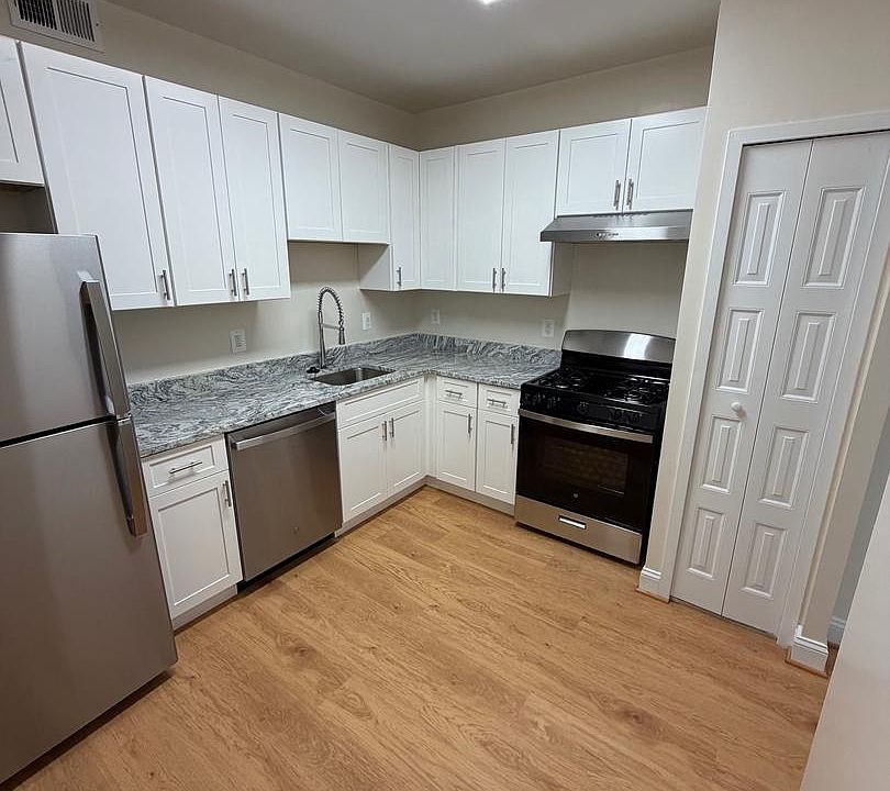 1st image of 5225 Pooks Hill Rd #1821