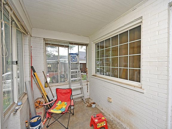 4th image of 2432 Ardmore Ave