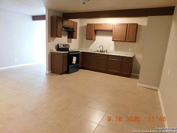3rd image of 4906 Bayhead Dr