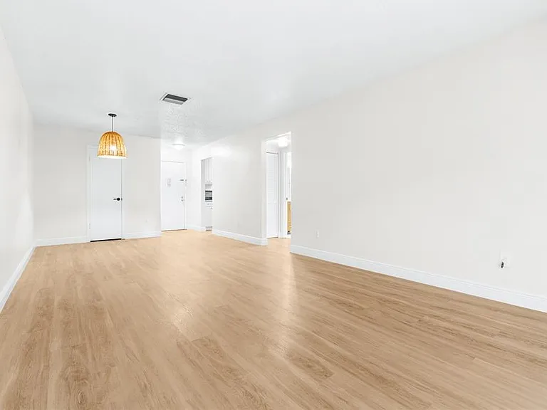 4606 W Gray St #107 — Photo 7