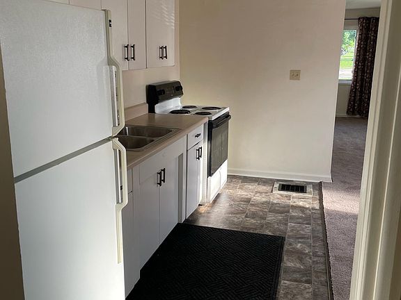 3rd image of 555 E Dorothy Ln