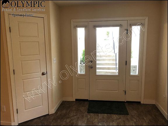 3rd image of 913 SW 5th Ave #A