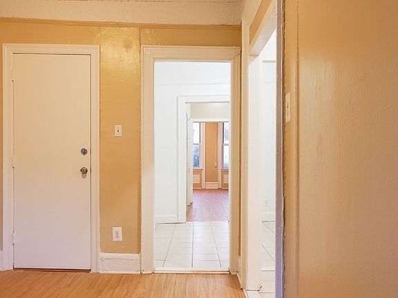5th image of 708 Washington Ave #1B
