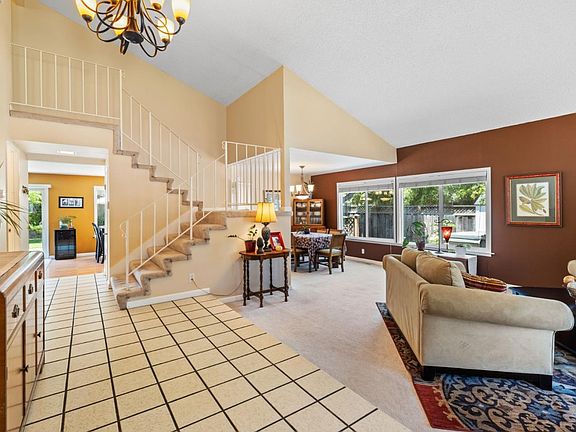 3rd image of 253 N Creek Dr