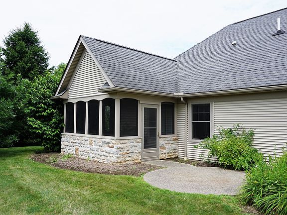 4th image of 423 Cottage Grv W
